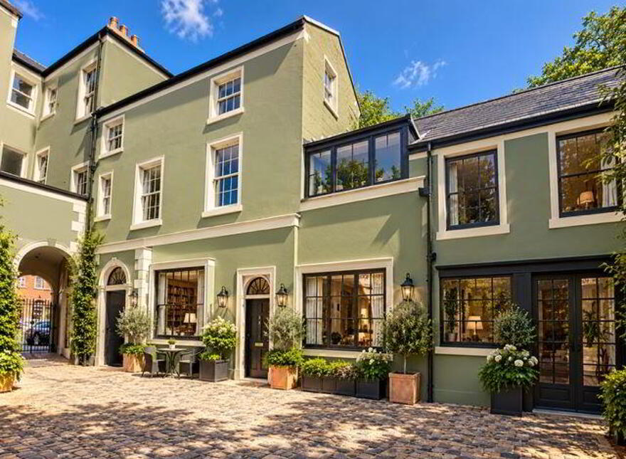 (Lot 21) 32-36 Castle Street, Lisburn, BT27 4XE