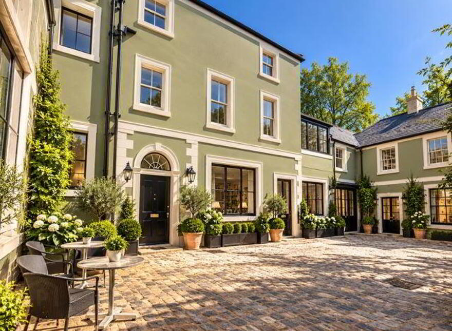 (Lot 21) 32-36 Castle Street, Lisburn, BT27 4XE