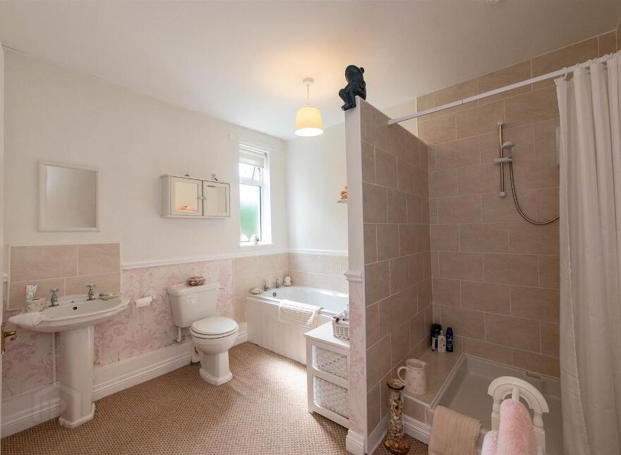 17 Killard Square, Ballyhornan, Downpatrick, BT30 7PW