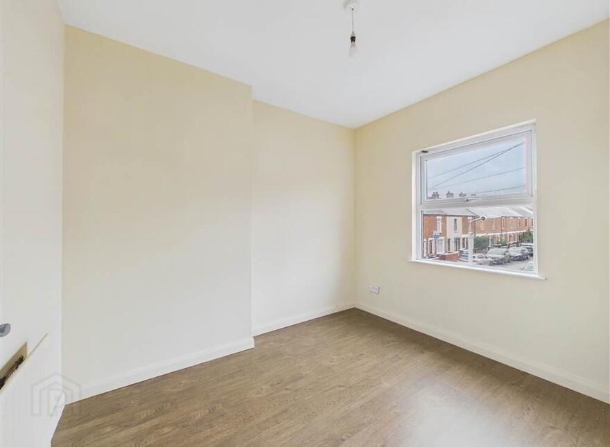 40 Iveagh Drive, Belfast, BT12 6AY
