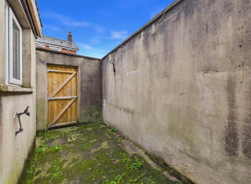 40 Iveagh Drive, Belfast, BT12 6AY