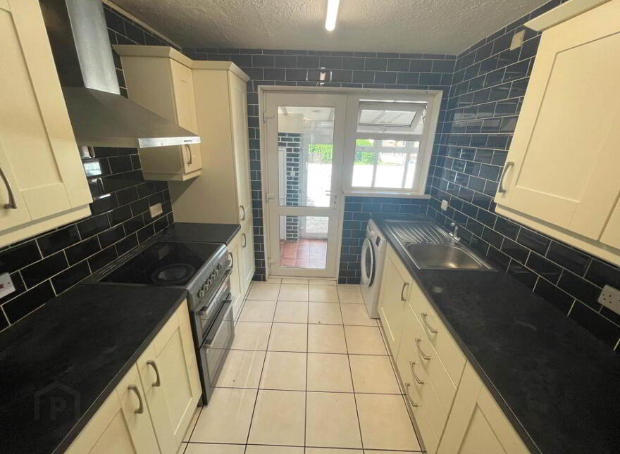 15 Queens Crescent, Newtownabbey, BT36 5HY