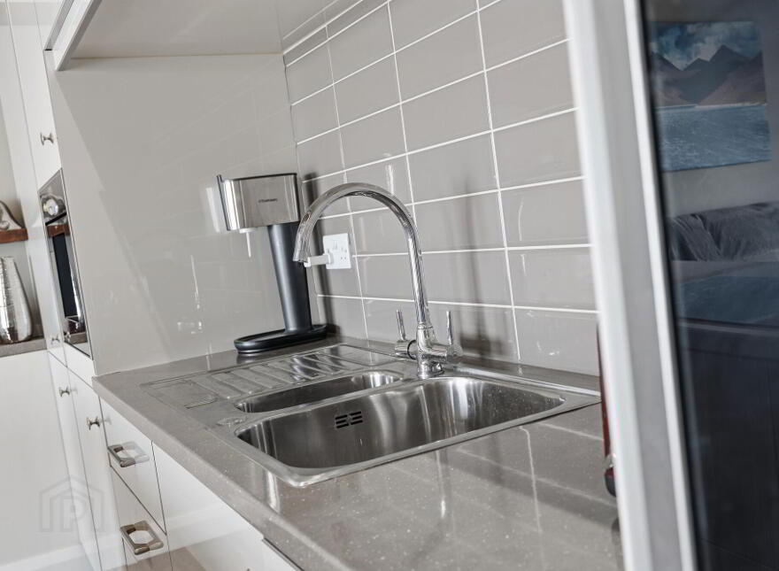 89 South Promenade, Newcastle, BT33 0EY