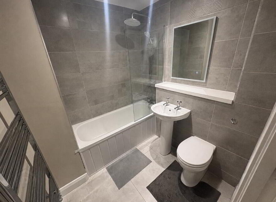 110 College Court Central, Belfast, BT1 6BF