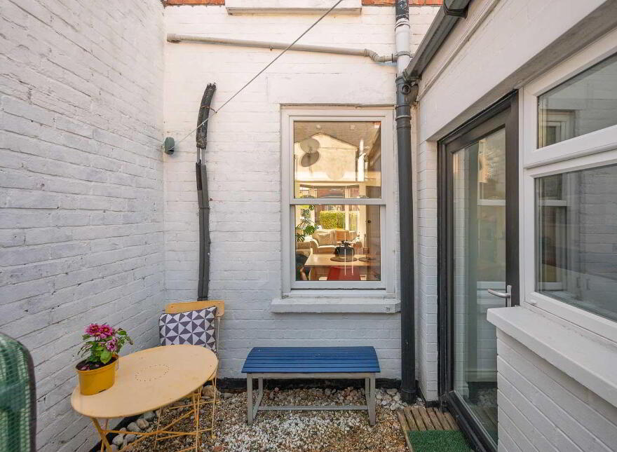 27 Clarendon Avenue, Belfast, BT5 5JT