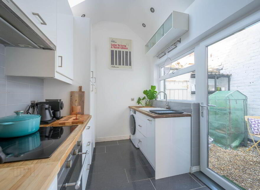 27 Clarendon Avenue, Belfast, BT5 5JT