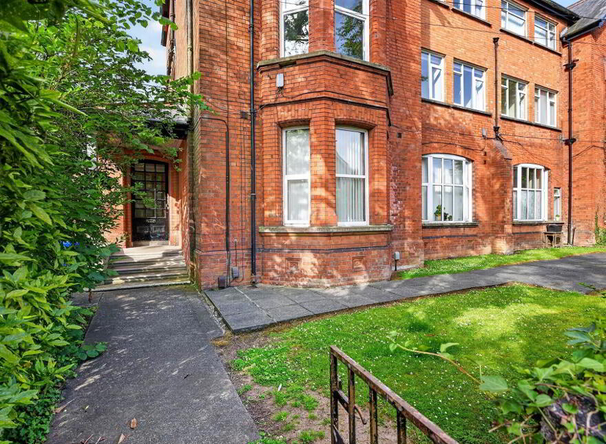 Apt 4, 50 Myrtlefield Park, Belfast, BT9 6NF