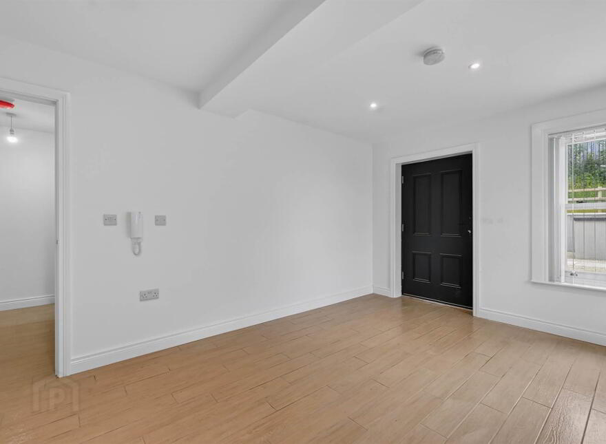 Apt 6, 53 Bridge Street, Lisburn, BT28 1XZ