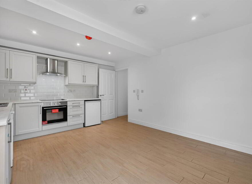 Apt 6, 53 Bridge Street, Lisburn, BT28 1XZ
