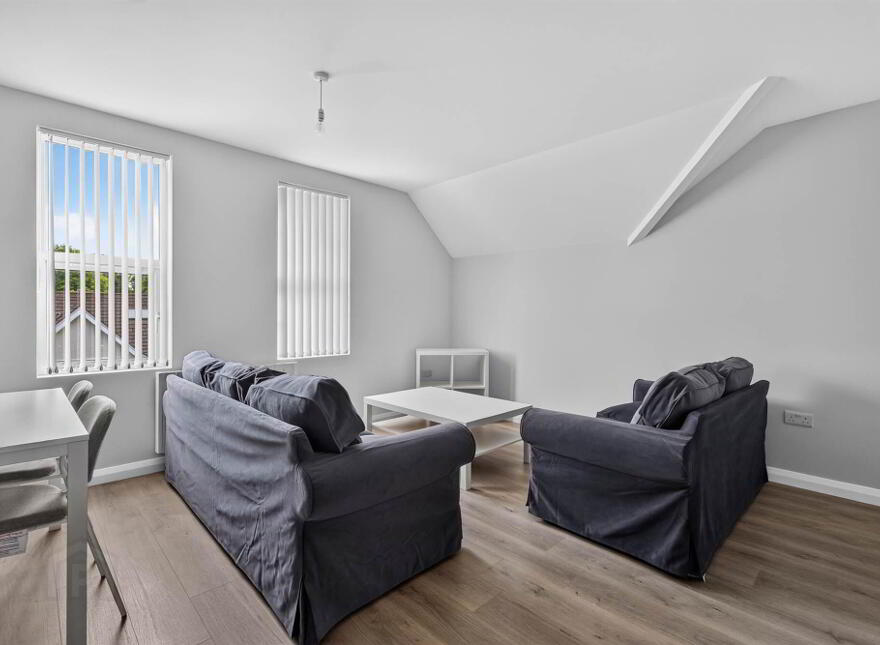 Apt 5, 52 Myrtlefield Park, Belfast, BT9 6NF