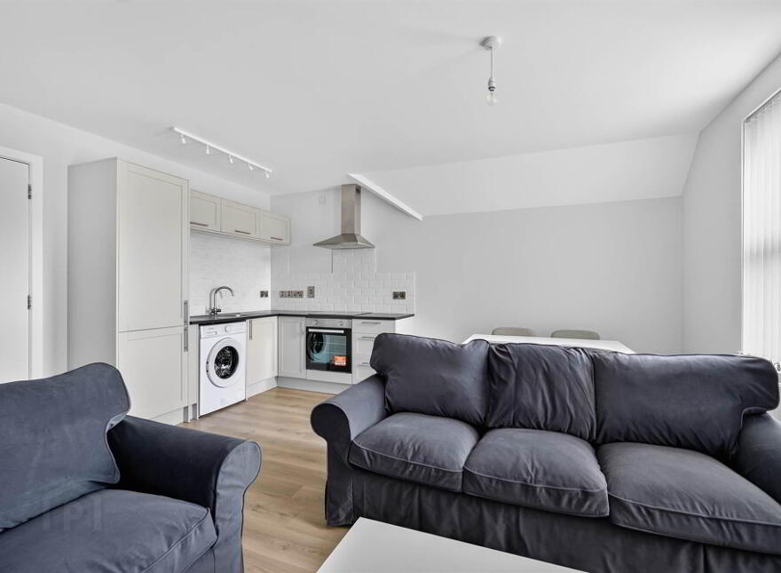 Apt 5, 52 Myrtlefield Park, Belfast, BT9 6NF
