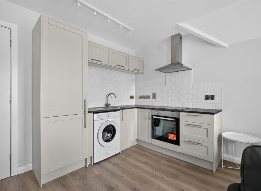 Apt 5, 52 Myrtlefield Park, Belfast, BT9 6NF