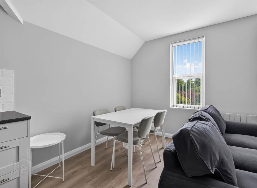Apt 5, 52 Myrtlefield Park, Belfast, BT9 6NF