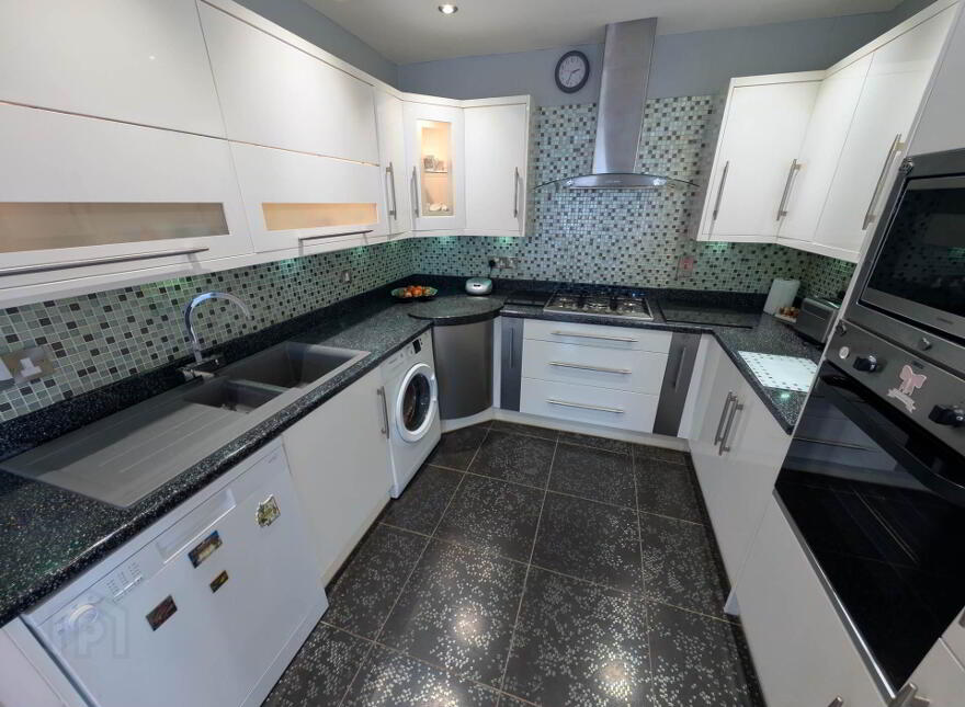 Apt 1, Rhanbuoy Park, Carrickfergus, BT38 8BS