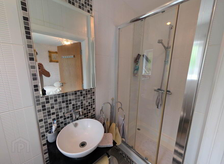 Apt 1, Rhanbuoy Park, Carrickfergus, BT38 8BS