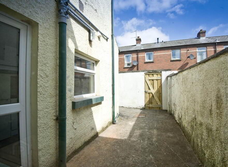 8 Hewitt Parade, Ballyhackamore, Belfast, BT5 6JT