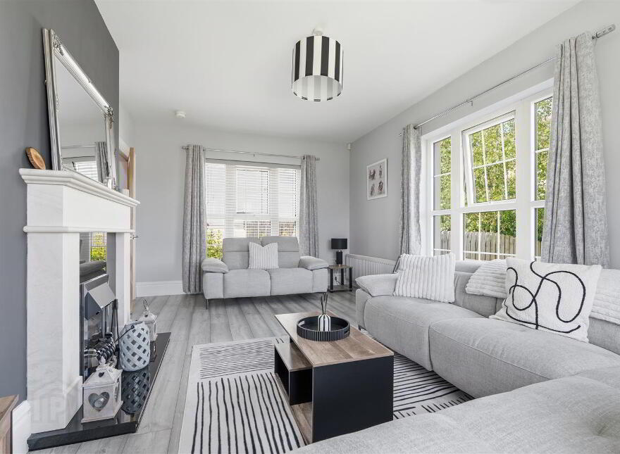 6 Hollymount Hall, Saintfield, BT24 7FU