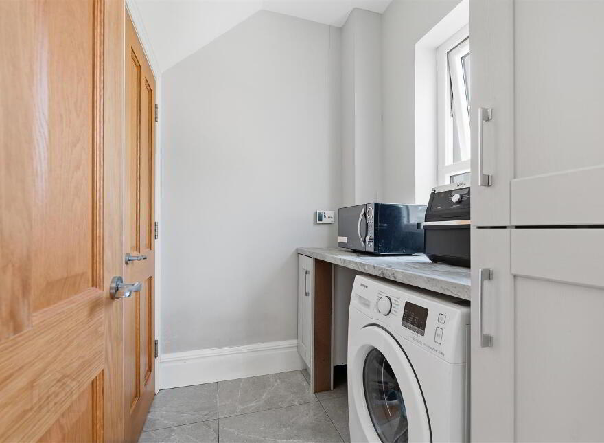 6 Hollymount Hall, Saintfield, BT24 7FU