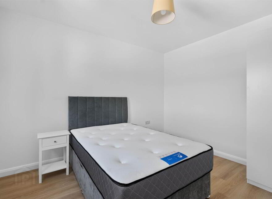 Apt 8, 4 Dayton Street, Belfast, BT13 2BX