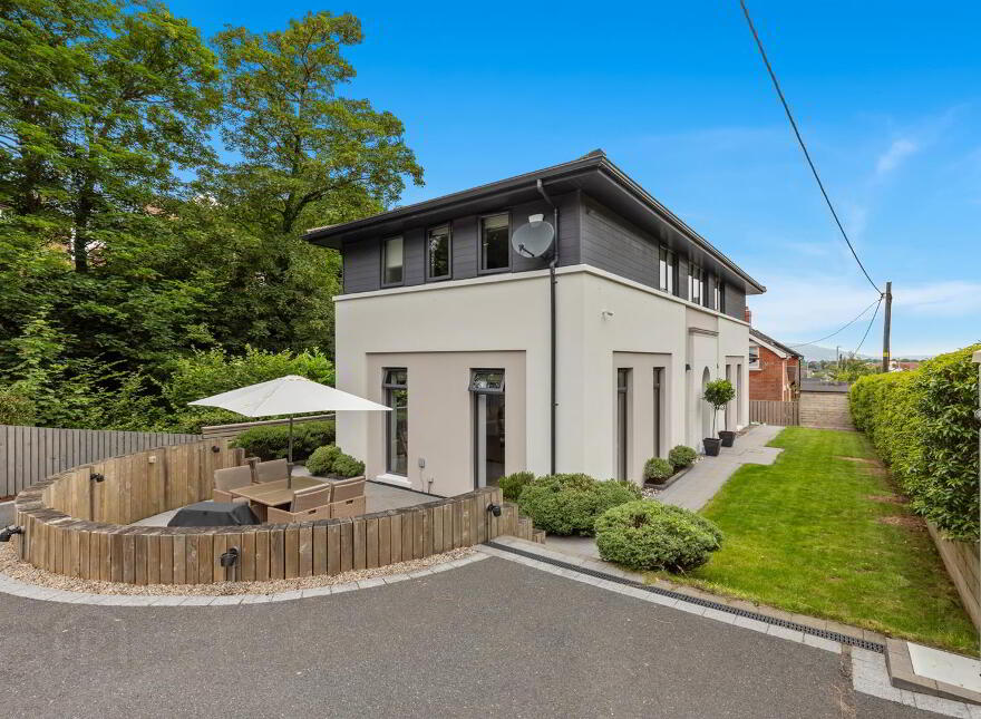 99 Gilnahirk Road, Belfast, BT5 7QL