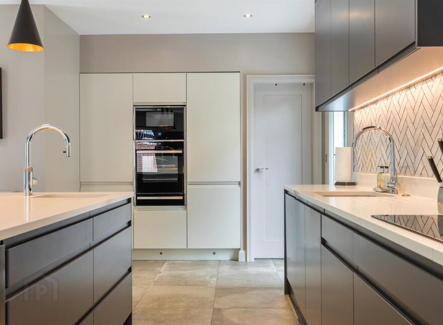 99 Gilnahirk Road, Belfast, BT5 7QL