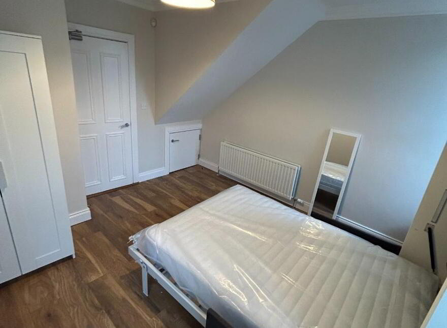 Unit 2, 41 Malone Road, Bachelors Row, Belfast, BT9 6RX