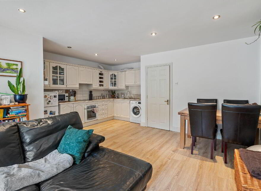 17 Woodville, Rochestown, T12X382