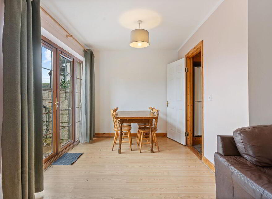 21 Oakridge, Meadowlands, Macroom, P12TR58