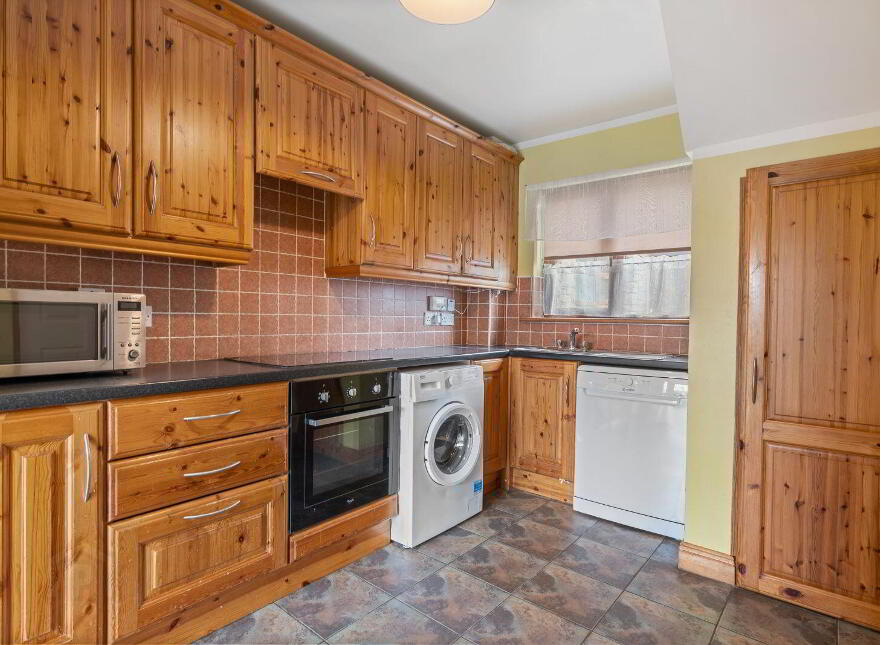 21 Oakridge, Meadowlands, Macroom, P12TR58
