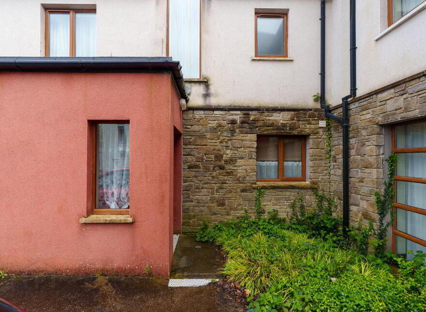 21 Oakridge, Meadowlands, Macroom, P12TR58