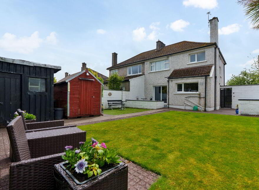 15 Ardmanning Lawn, The Lough, T12E2F1