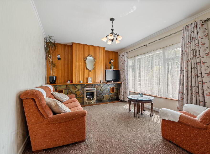 15 Ardmanning Lawn, The Lough, T12E2F1