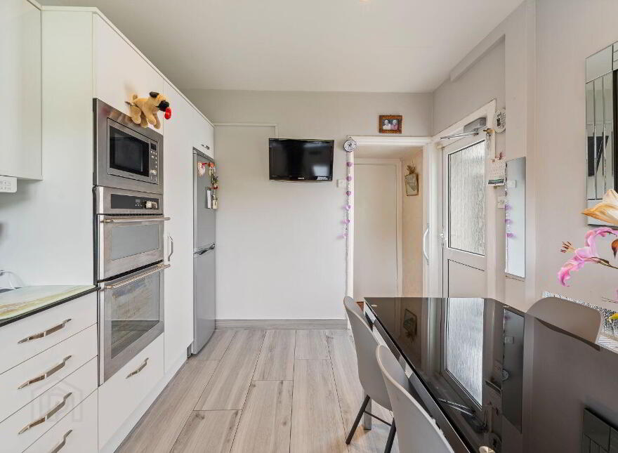 15 Ardmanning Lawn, The Lough, T12E2F1