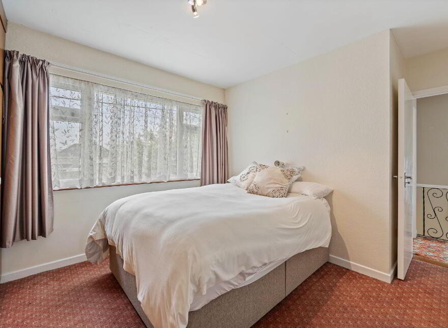 15 Ardmanning Lawn, The Lough, T12E2F1