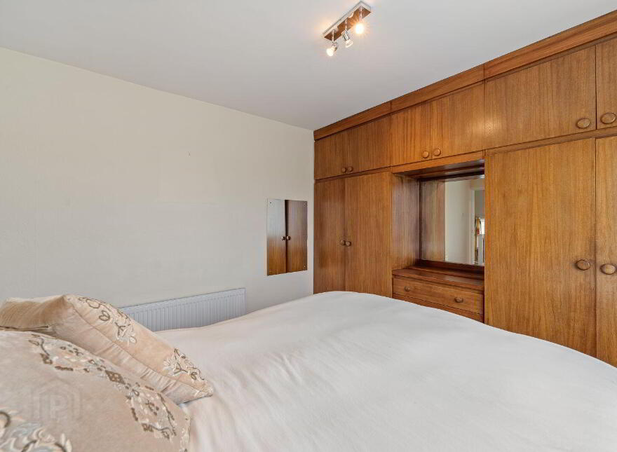 15 Ardmanning Lawn, The Lough, T12E2F1