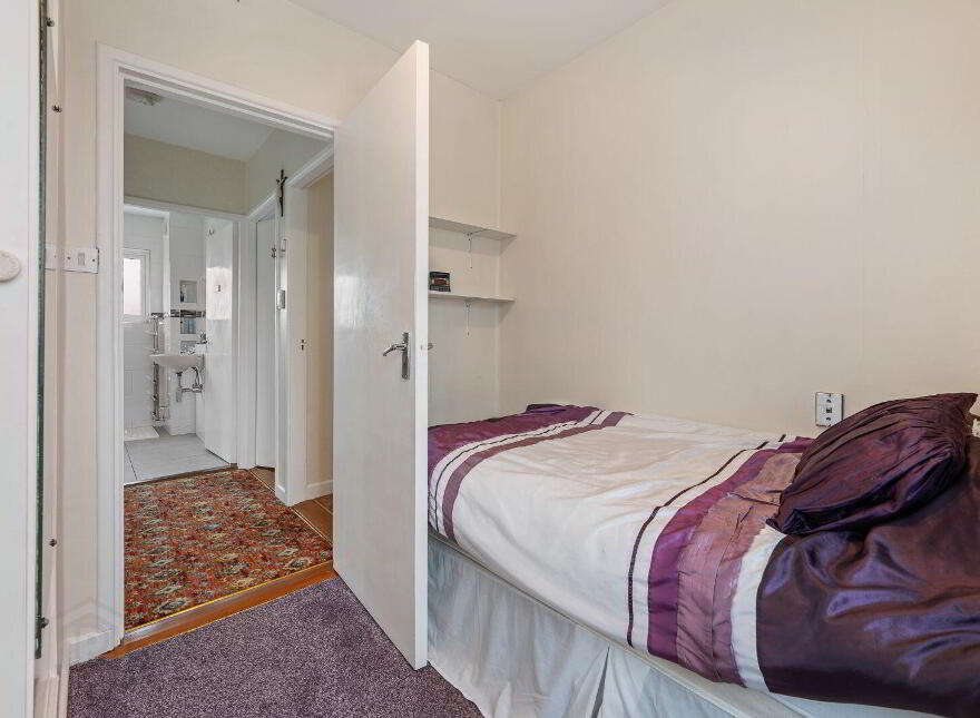 15 Ardmanning Lawn, The Lough, T12E2F1