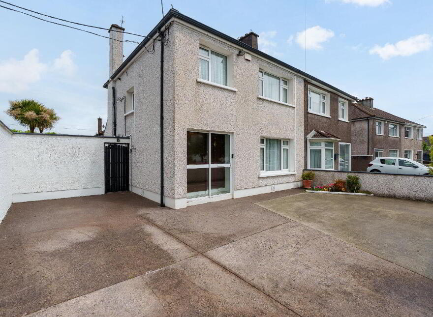 15 Ardmanning Lawn, The Lough, T12E2F1
