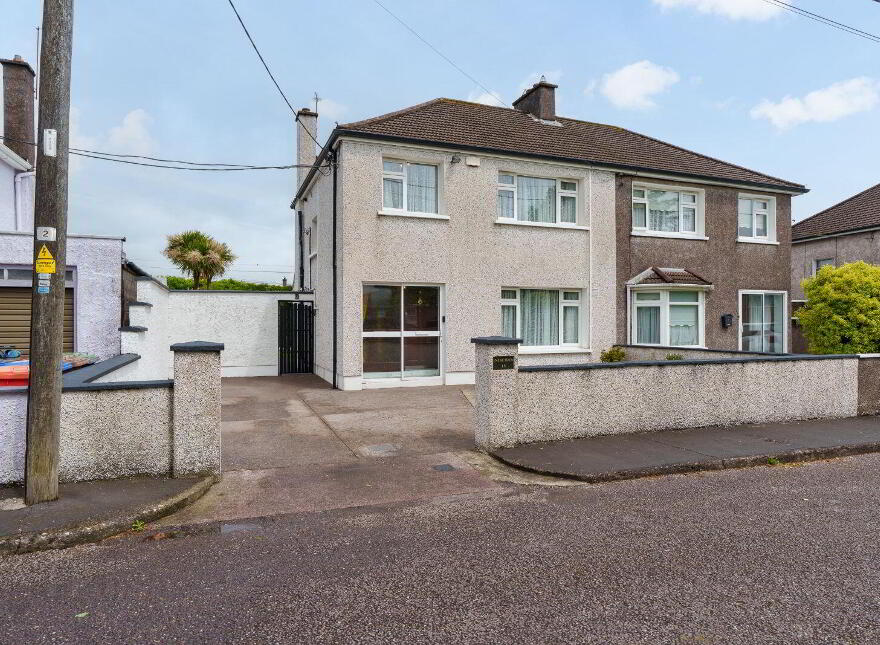 15 Ardmanning Lawn, The Lough, T12E2F1