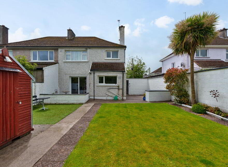 15 Ardmanning Lawn, The Lough, T12E2F1