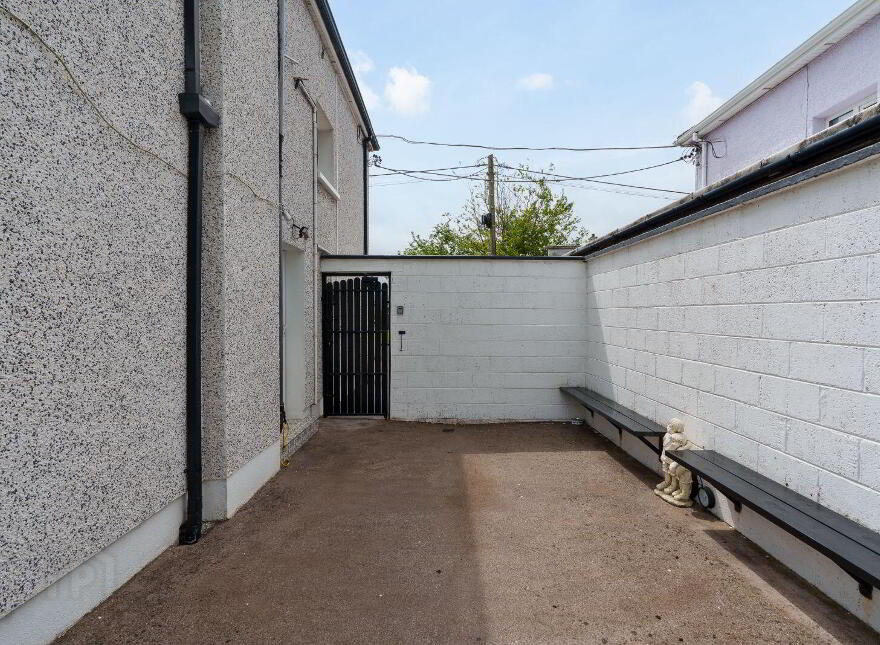 15 Ardmanning Lawn, The Lough, T12E2F1