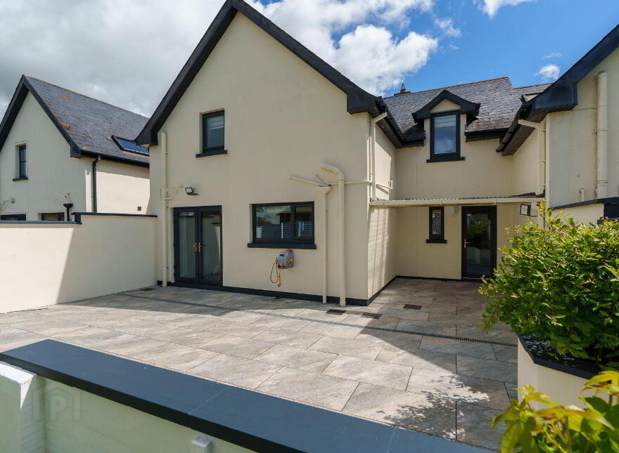 7 Roseview, Whitechurch, T34D688