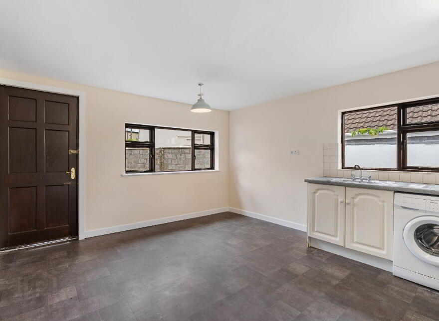 Eastview, Ardarrig Park, Carrigaline Road, Douglas, T12F77H