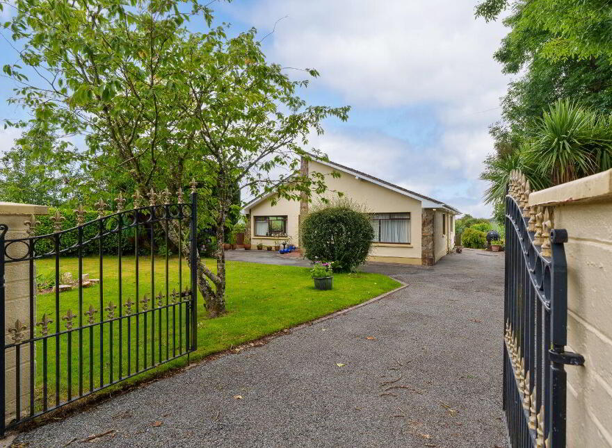 The Glen, Meadowlands, Upper Rochestown, Rochestown, T12DHD1 photo