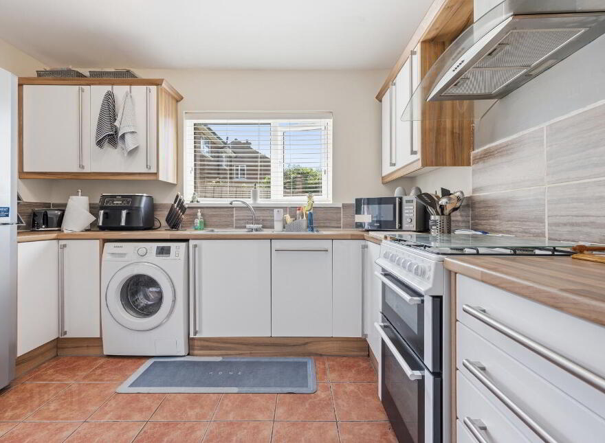 8 Knocknagoney Drive, Belfast, BT4 2QF