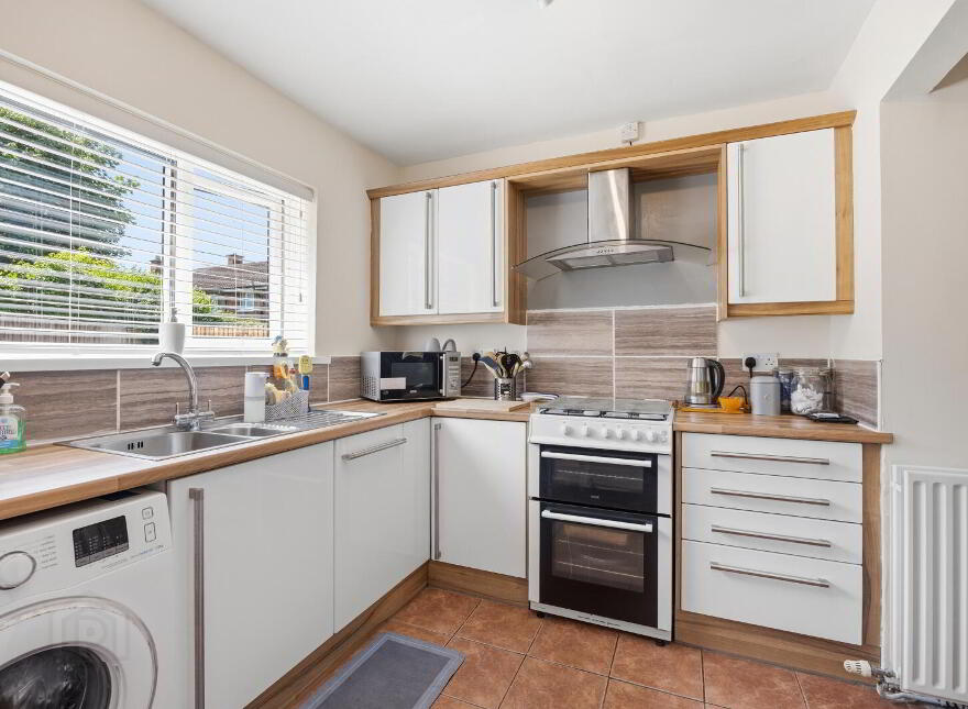8 Knocknagoney Drive, Belfast, BT4 2QF