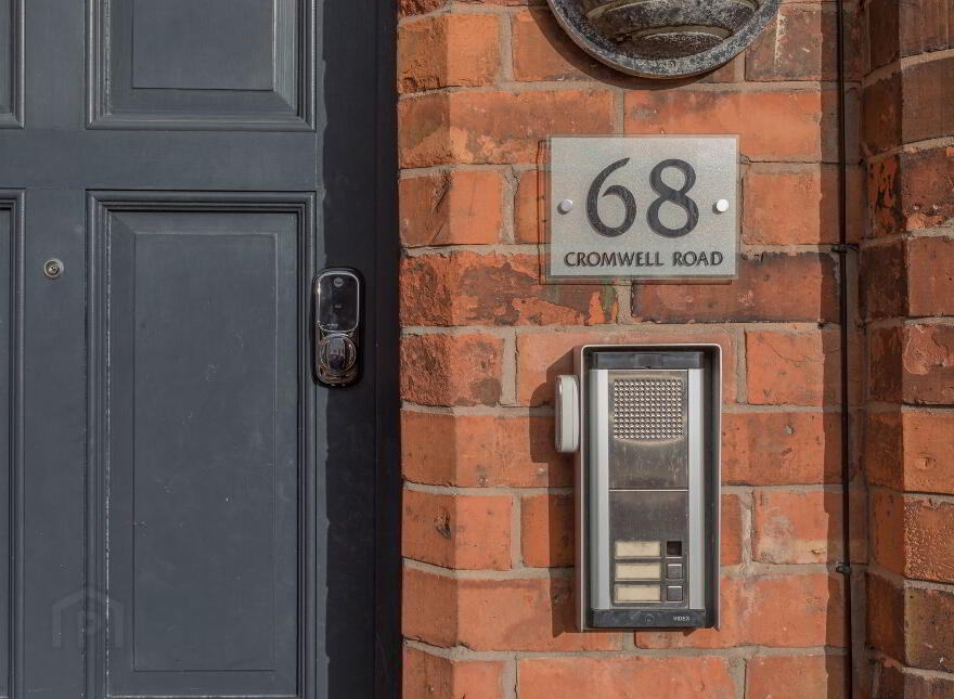 Unit A, 68 Cromwell Road, Botanic, South Belfast, Belfast, BT7 1JX