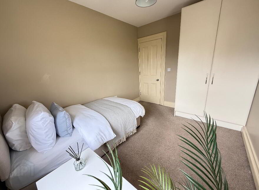 30 Oak Country Manor, Waterside, L'Derry, BT47 6HG