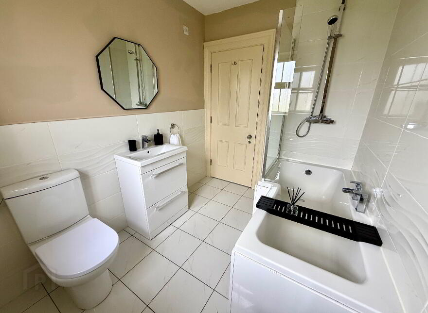 30 Oak Country Manor, Waterside, L'Derry, BT47 6HG