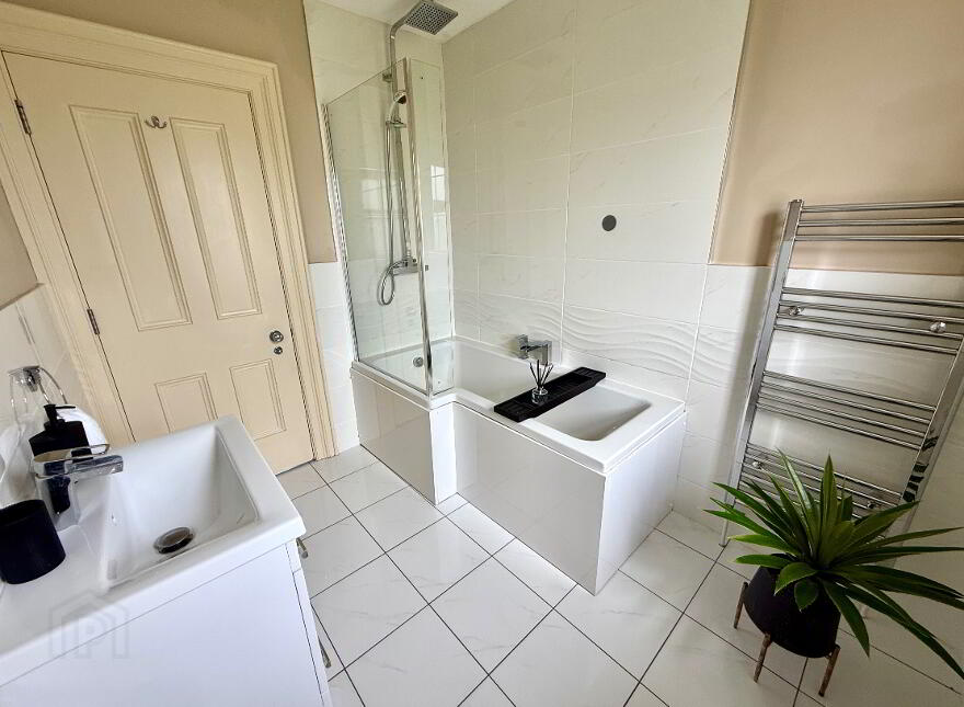 30 Oak Country Manor, Waterside, L'Derry, BT47 6HG