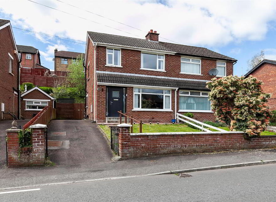 42 Glengoland Park, Stewartstown Road, Dunmurry, Belfast, BT17 0JD